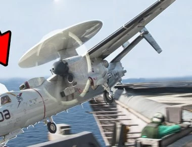 Βίντεο: E-2 Hawkeye πέφτει από το κατάστρωμα του USS Dwight D. Eisenhower